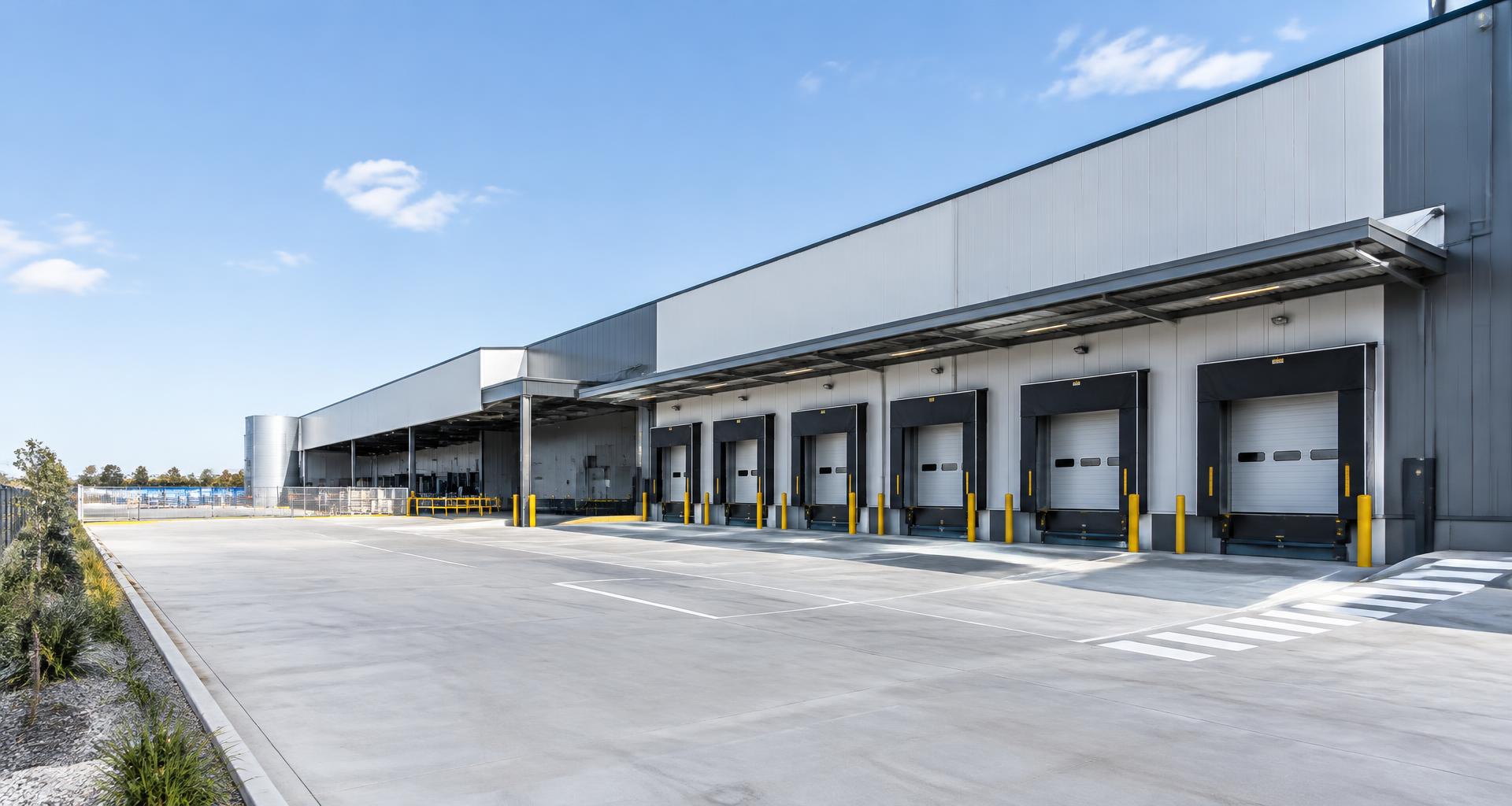 Industrial distribution centre and loading infrastructure